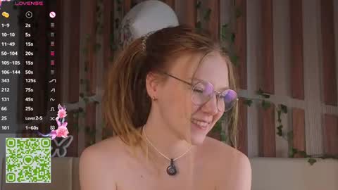 Snapshot of lyra_thenymph chatting on June 27, 12:15 am Lyra online show from June 27, 12:15 am
