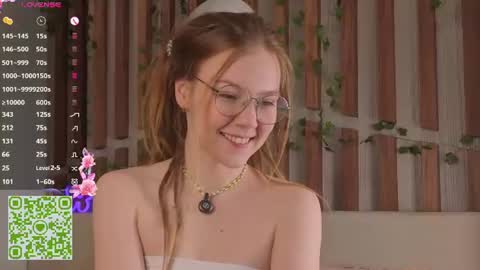 Snapshot of lyra_thenymph chatting on July 25, 12:42 am Lyra online show from July 25, 12:42 am