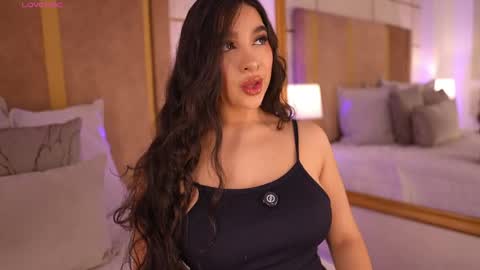 Snapshot of lyrabellini chatting on May 26, 10:55 am online show from May 26, 10:55 am