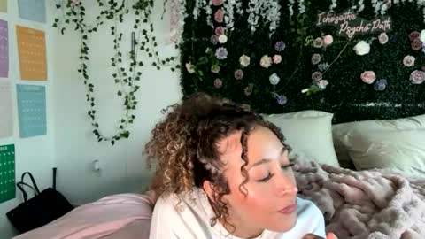Snapshot of lyracovee chatting on June 5, 12:28 am Lyra online show from June 5, 12:28 am