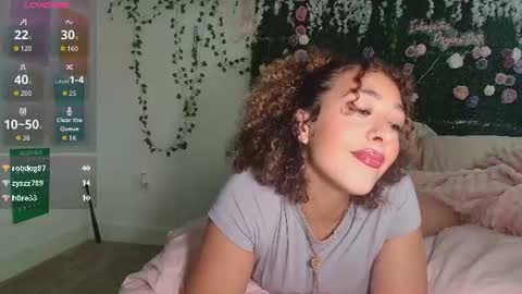 Snapshot of lyracovee chatting on June 24, 12:31 am Lyra online show from June 24, 12:31 am