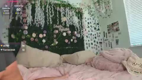 Snapshot of lyracovee chatting on July 5, 12:17 am Lyra online show from July 5, 12:17 am