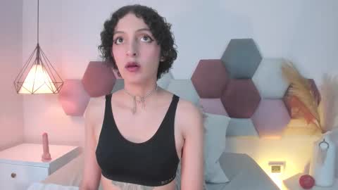 Lyravendrell online show from December 18, 12:11 pm