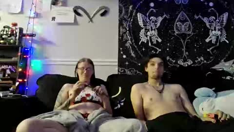 Snapshot of lyss_of chatting on December 16, 3:22 am lyss_of online show from December 16, 3:22 am