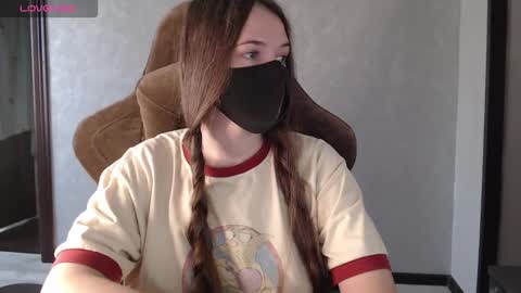 Snapshot of m00n8kiki chatting on October 23, 5:51 am Ksu online show from October 23, 5:51 am