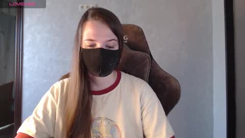 Snapshot of m00n8kiki chatting on October 25, 5:26 am Ksu online show from October 25, 5:26 am