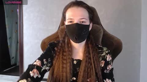 Snapshot of m00n8kiki chatting on November 11, 6:13 am Ksu online show from November 11, 6:13 am