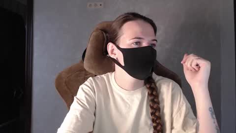 Snapshot of m00n8kiki chatting on November 19, 6:46 am Ksu online show from November 19, 6:46 am