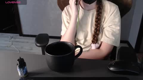 Snapshot of m00n8kiki chatting on November 20, 6:35 am Ksu online show from November 20, 6:35 am