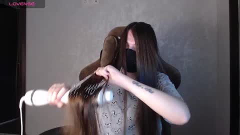 Snapshot of m00n8kiki chatting on November 28, 6:27 am Ksu online show from November 28, 6:27 am