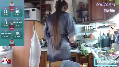 Snapshot of m00n8kiki chatting on December 17, 6:52 am Ksu online show from December 17, 6:52 am