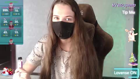 Snapshot of m00n8kiki chatting on December 20, 10:11 am Ksu online show from December 20, 10:11 am