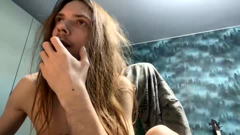 Snapshot of m1shq chatting on December 13, 5:21 pm m1shq online show from December 13, 5:21 pm