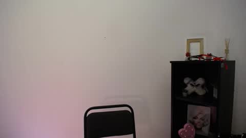 m_i_k_i_ online show from February 13, 1:51 pm