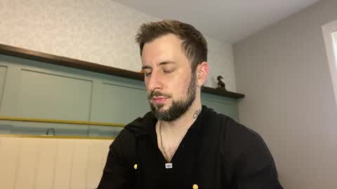 m_stephen online show from May 1, 11:37 am
