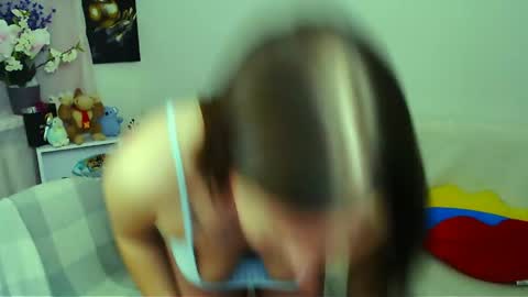 Snapshot of m_vikki chatting on May 25, 1:17 pm Vikki online show from May 25, 1:17 pm