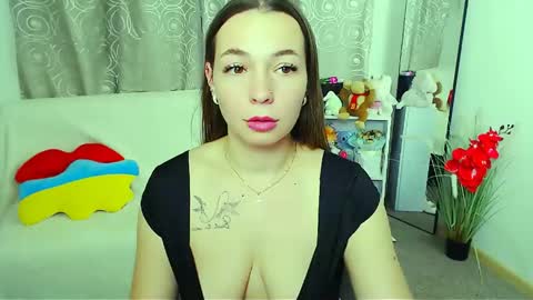 Snapshot of m_vikki chatting on June 7, 11:25 am Vikki online show from June 7, 11:25 am