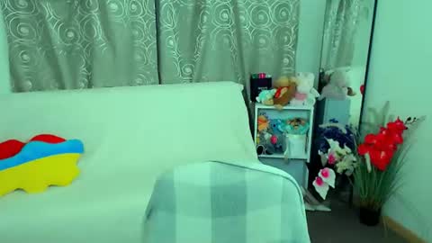 Snapshot of m_vikki chatting on June 29, 11:54 am Vikki online show from June 29, 11:54 am