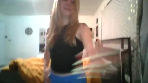 Snapshot of maceyloves chatting on May 19, 3:57 am maceyloves online show from May 19, 3:57 am