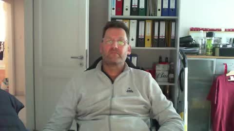 Snapshot of macfly67 chatting on January 6, 12:46 pm macfly67 online show from January 6, 12:46 pm