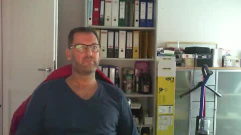 Snapshot of macfly67 chatting on October 4, 7:28 am macfly67 online show from October 4, 7:28 am