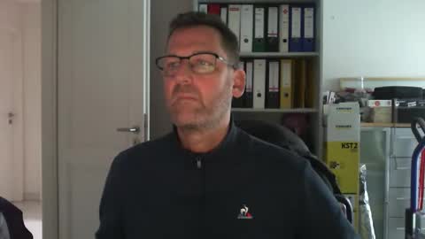 Snapshot of macfly67 chatting on December 15, 9:46 am macfly67 online show from December 15, 9:46 am