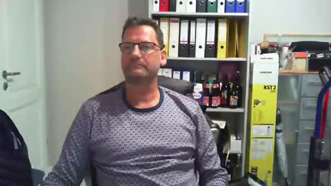 Snapshot of macfly67 chatting on December 22, 1:24 am macfly67 online show from December 22, 1:24 am