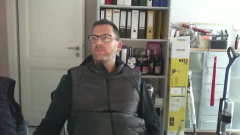Snapshot of macfly67 chatting on January 12, 12:43 pm macfly67 online show from January 12, 12:43 pm