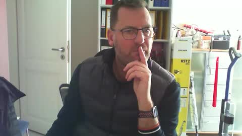 Snapshot of macfly67 chatting on January 16, 8:18 am macfly67 online show from January 16, 8:18 am