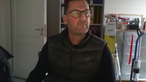 Snapshot of macfly67 chatting on January 19, 1:59 pm macfly67 online show from January 19, 1:59 pm