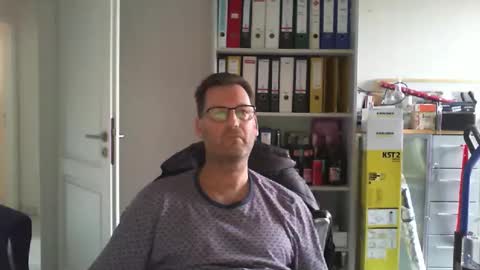 Snapshot of macfly67 chatting on February 14, 2:14 pm macfly67 online show from February 14, 2:14 pm