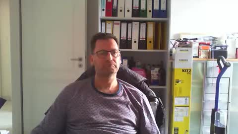 Snapshot of macfly67 chatting on March 30, 2:18 pm macfly67 online show from March 30, 2:18 pm