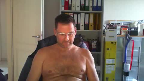 Snapshot of macfly67 chatting on April 1, 5:43 pm macfly67 online show from April 1, 5:43 pm