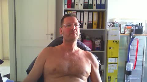 Snapshot of macfly67 chatting on April 6, 3:02 pm macfly67 online show from April 6, 3:02 pm