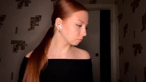 Snapshot of machelleunderdahl chatting on June 28, 10:16 pm Nicole online show from June 28, 10:16 pm
