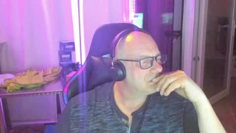 Snapshot of machinegun3dx chatting on March 8, 2:04 am Andy online show from March 8, 2:04 am