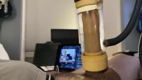 Snapshot of machinestroker chatting on December 24, 11:00 pm machinestroker online show from December 24, 11:00 pm