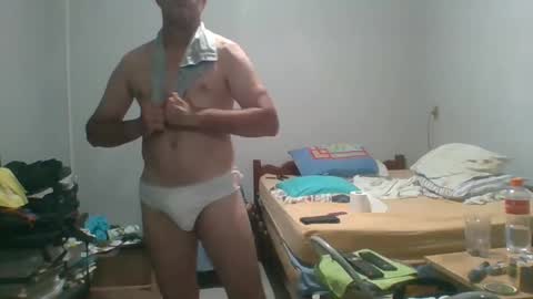 Snapshot of machoalex chatting on January 1, 11:40 pm MACHOLIVRE online show from January 1, 11:40 pm