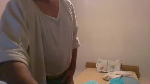 Snapshot of machoalex chatting on November 24, 6:35 am MACHOLIVRE online show from November 24, 6:35 am