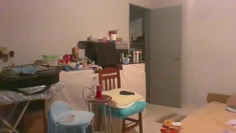 Snapshot of machoalex chatting on December 1, 7:46 am MACHOLIVRE online show from December 1, 7:46 am