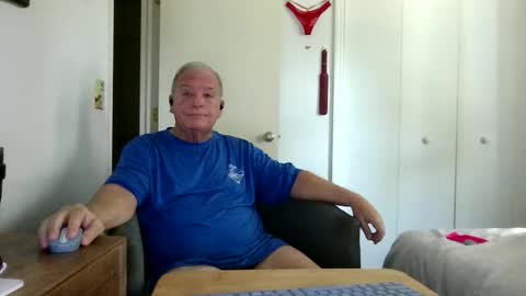 mackdocc001 online show from April 24, 3:58 pm