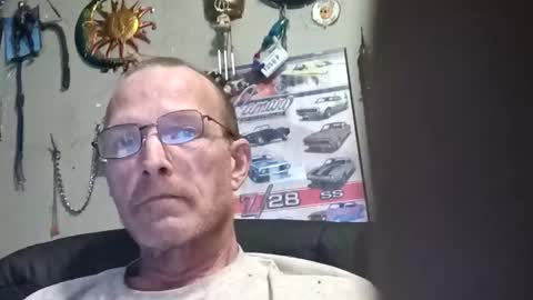 Snapshot of mackdog1369 chatting on May 11, 7:47 am mackdog1369 online show from May 11, 7:47 am