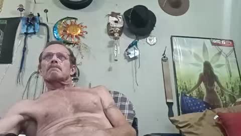 Snapshot of mackdog1369 chatting on July 21, 12:18 pm mackdog1369 online show from July 21, 12:18 pm