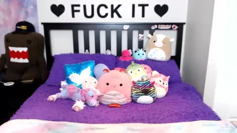 Mackenzie Wolfe online show from September 19, 5:53 am