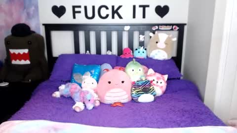 Mackenzie Wolfe online show from November 4, 4:55 am