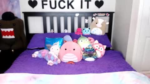 Mackenzie Wolfe online show from November 6, 4:24 am