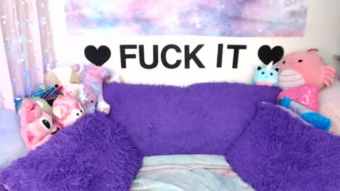 Mackenzie Wolfe online show from April 30, 4:08 am