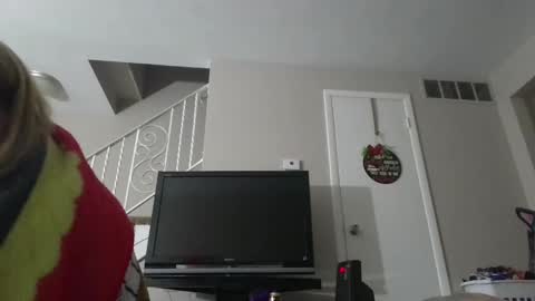 mad_hornet1983 online show from January 20, 5:15 am