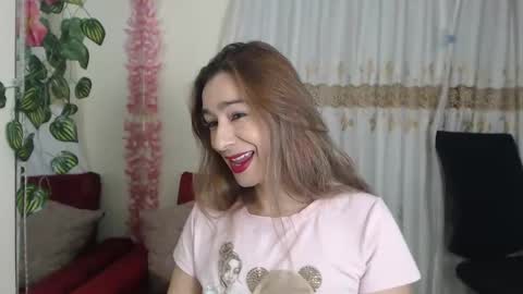 Snapshot of madam_dali chatting on February 17, 12:38 pm Dalila online show from February 17, 12:38 pm