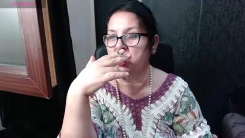 Snapshot of madam_sanjanne chatting on July 1, 11:59 pm Madam Sanjanne online show from July 1, 11:59 pm